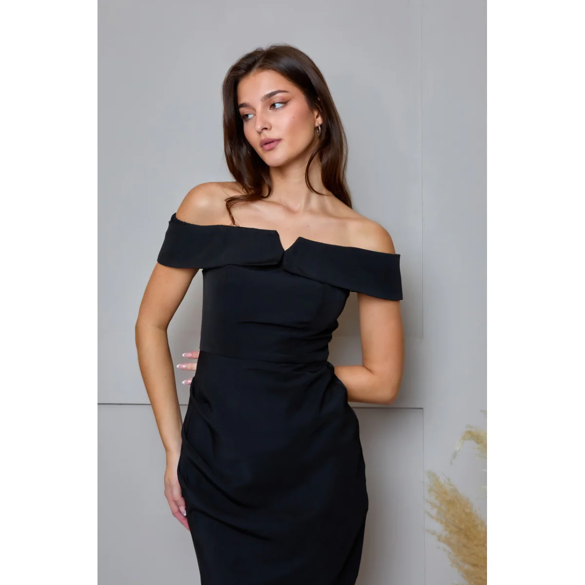 Bardot Split Detail Bodycon Midi Dress in Black - Image 3