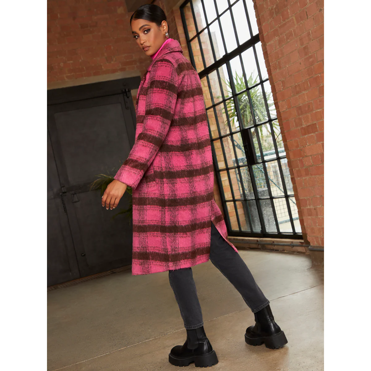Chi Chi London Single Breasted Check Coat in Pink - Image 4