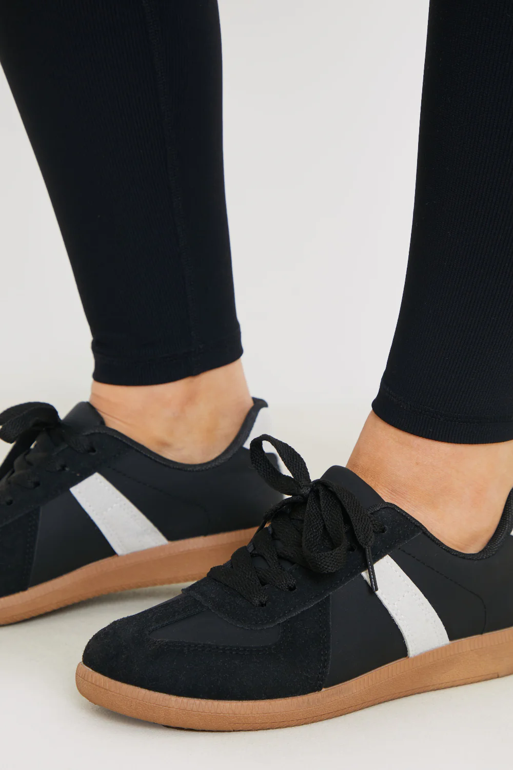 CONTRAST PANEL TRAINERS - Image 2