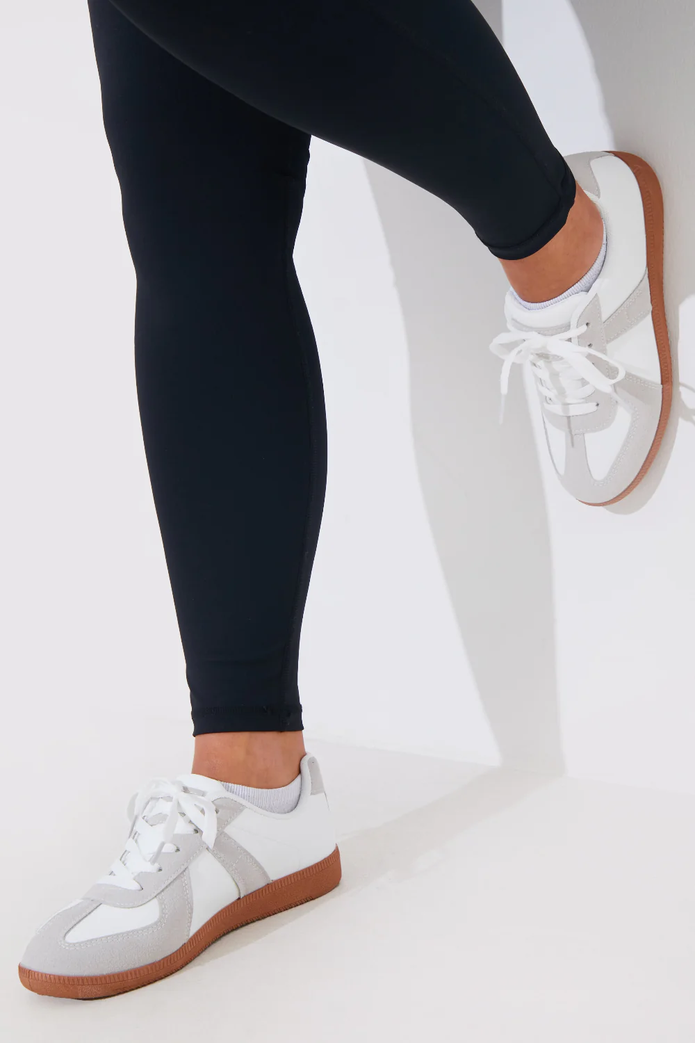 CONTRAST PANEL TRAINERS - Image 3
