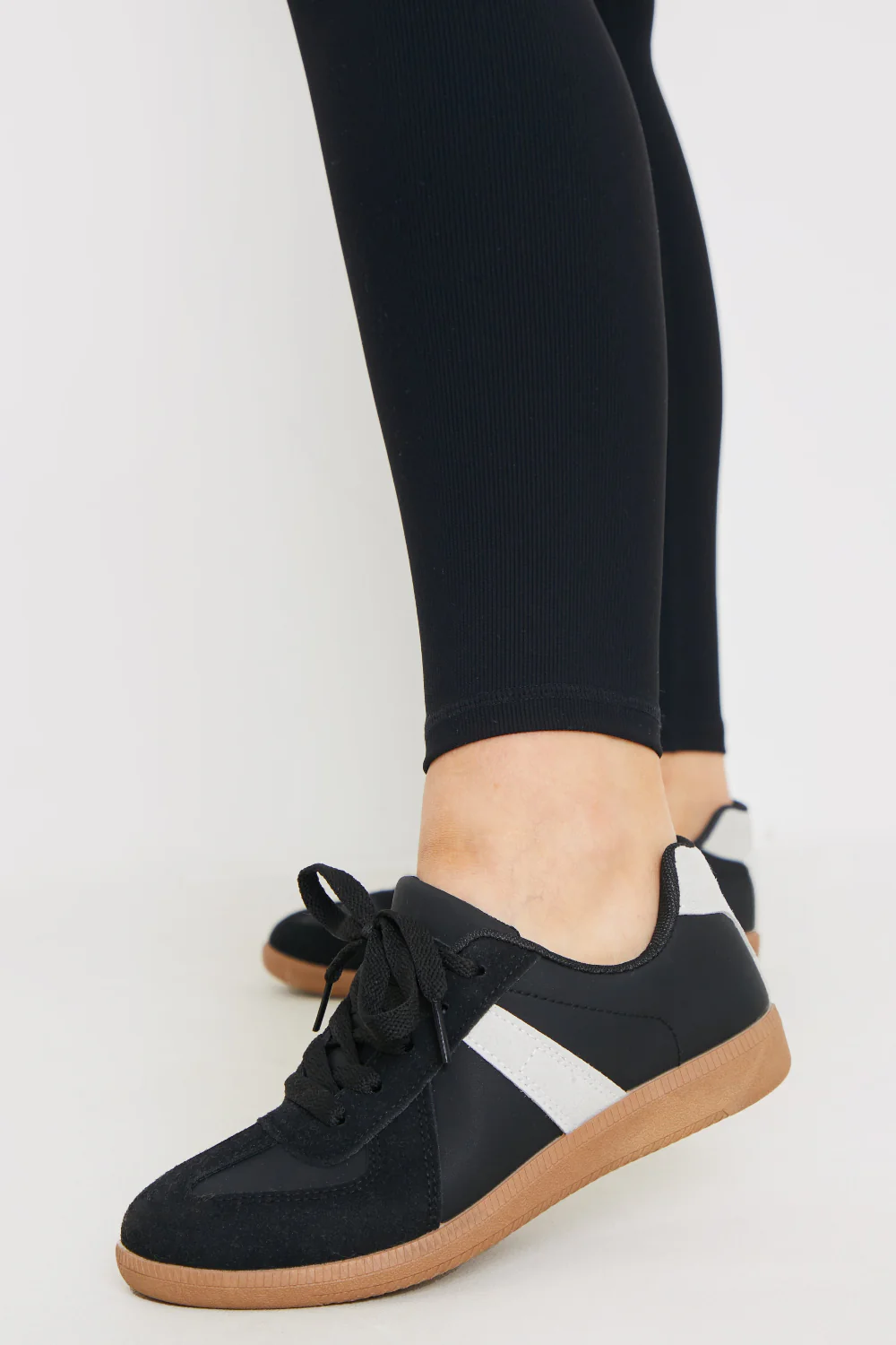CONTRAST PANEL TRAINERS - Image 7