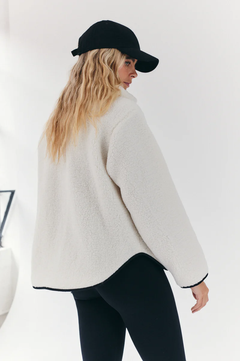 Contrast Piping Borg Lined Half Zip Up Fleece - Image 3