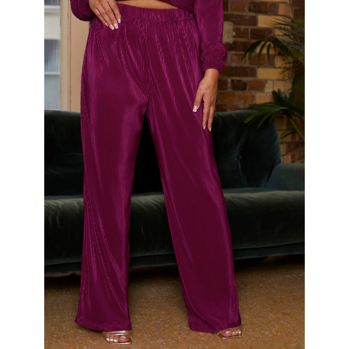 Elasticated Waist Wide Leg Plisse Trousers in Berry - Image 4