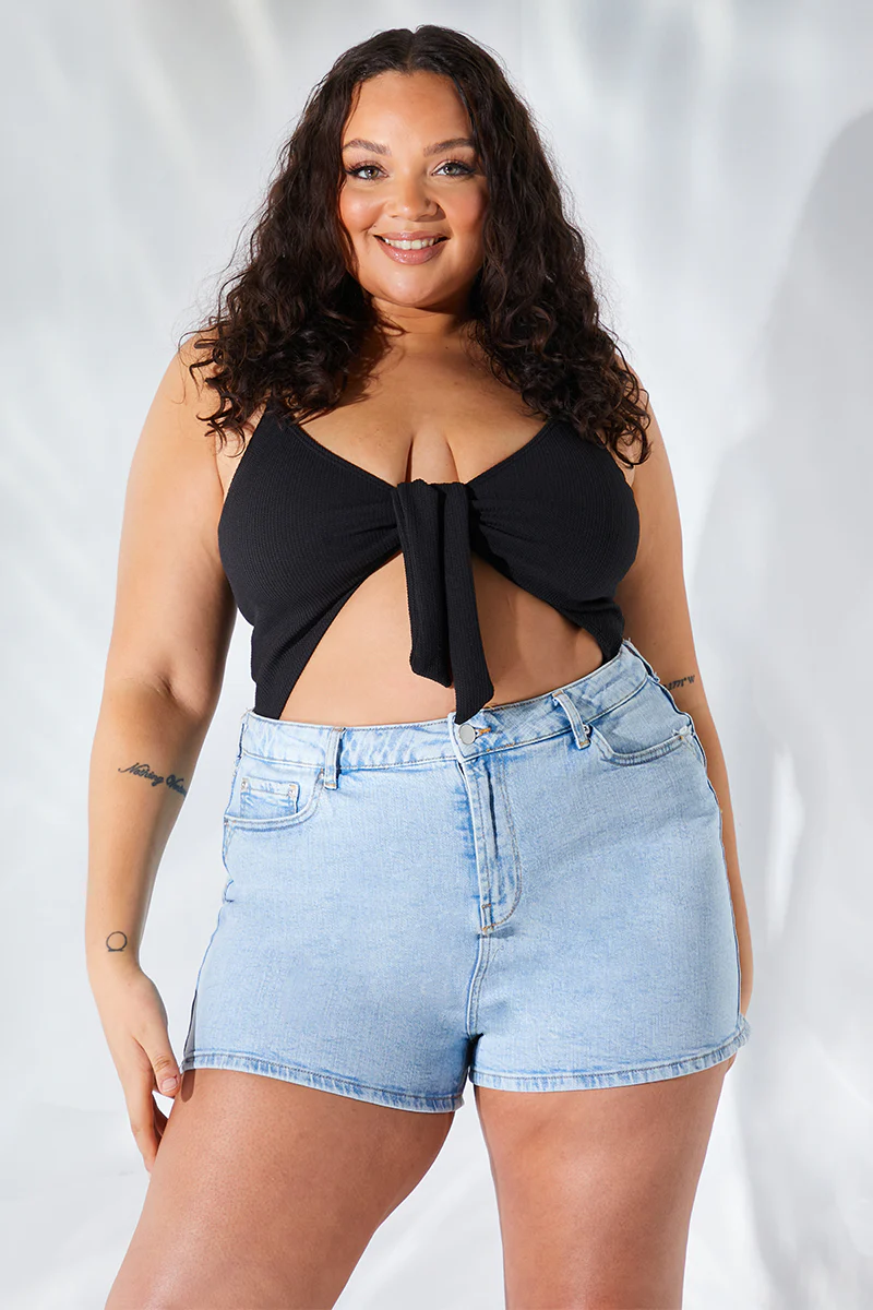 Light Wash Denim Mom Short - Image 11