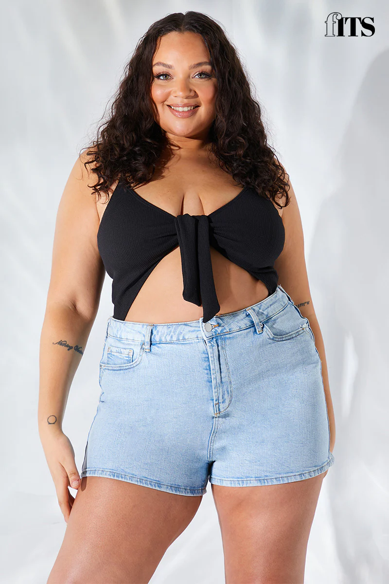 Light Wash Denim Mom Short - Image 13