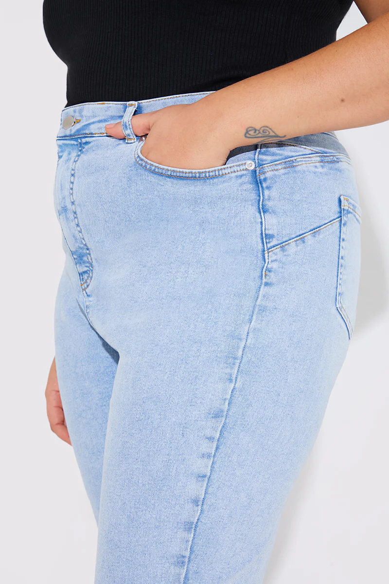 Light Wash Sculpt Shaper Jean - Image 10