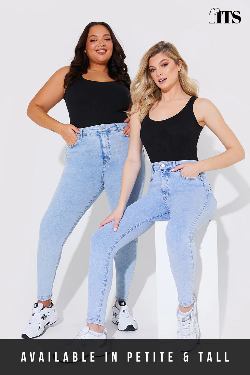Light Wash Sculpt Shaper Jean - Image 22