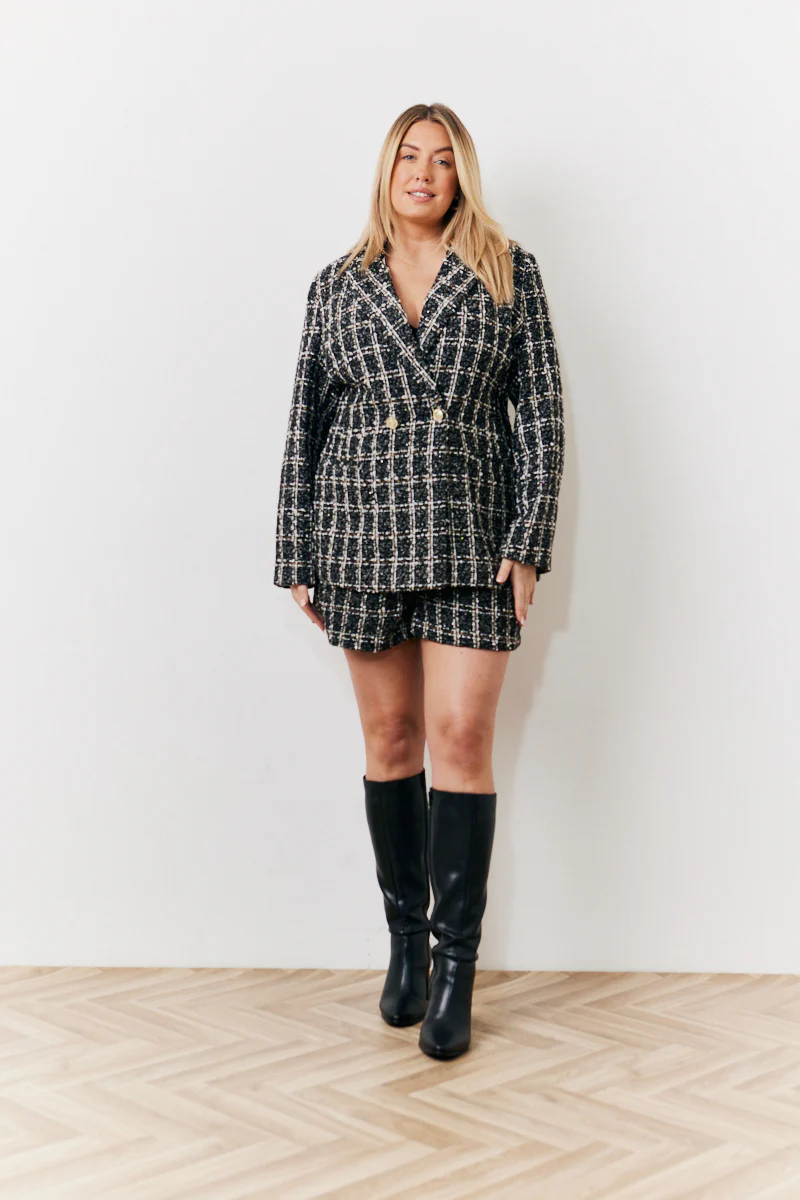 Occasion Black Boucle Check Short - Image 5