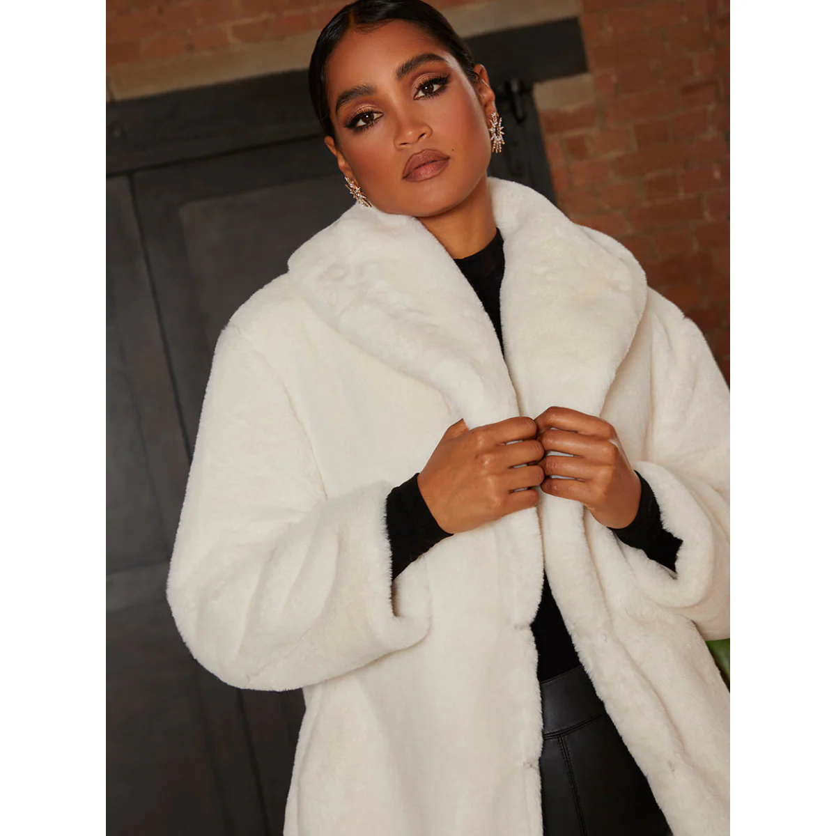 Plush Faux Fur Coat in Cream - Image 4