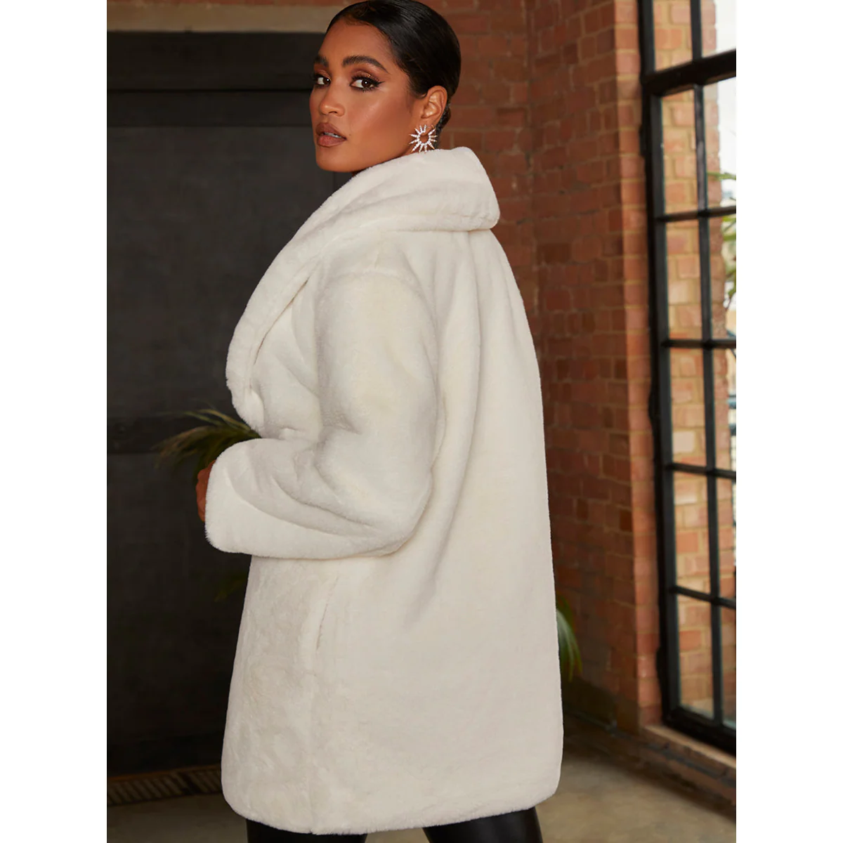 Plush Faux Fur Coat in Cream - Image 5