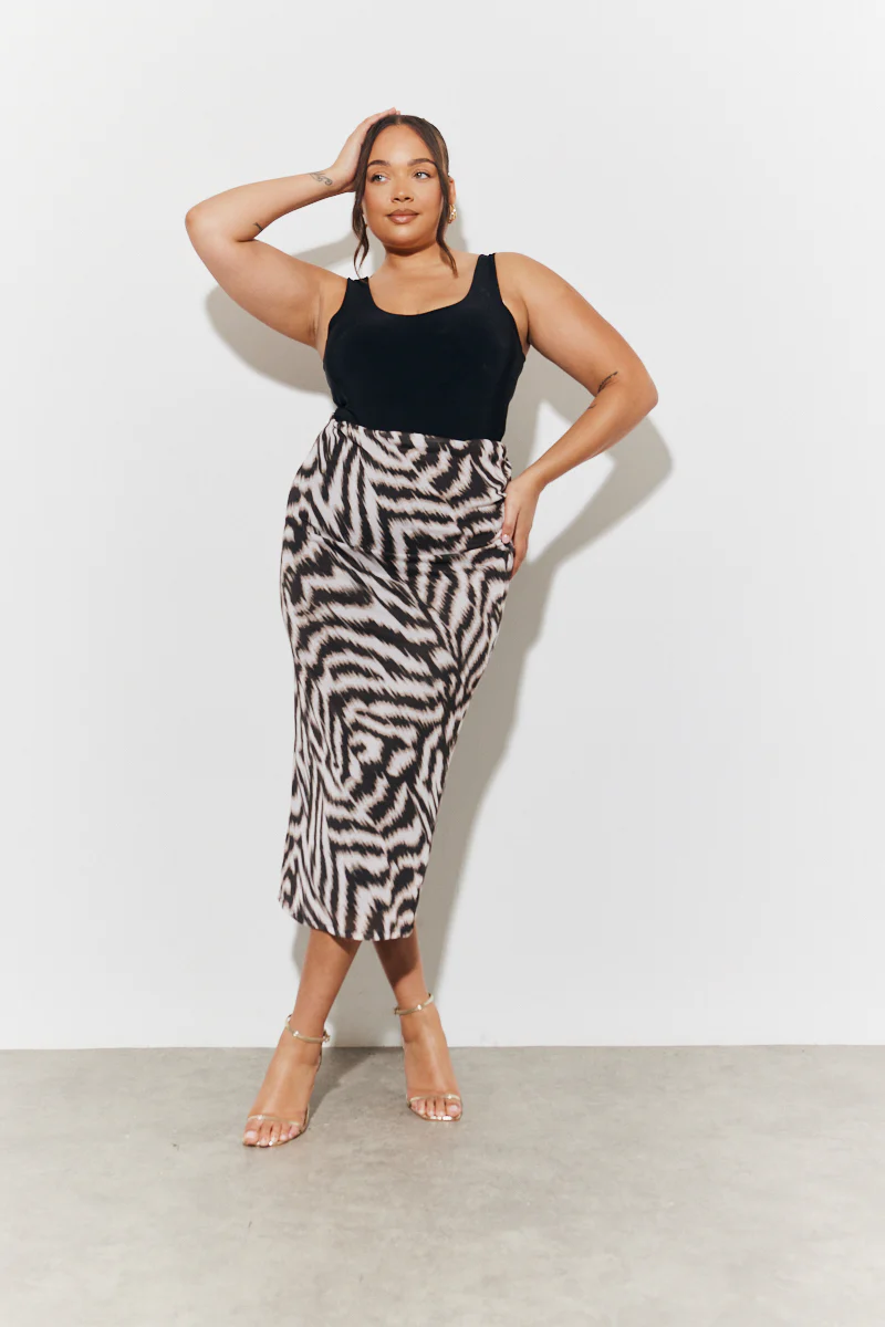 Magic Sculpting Printed Bodycon Midi Skirt - Image 5