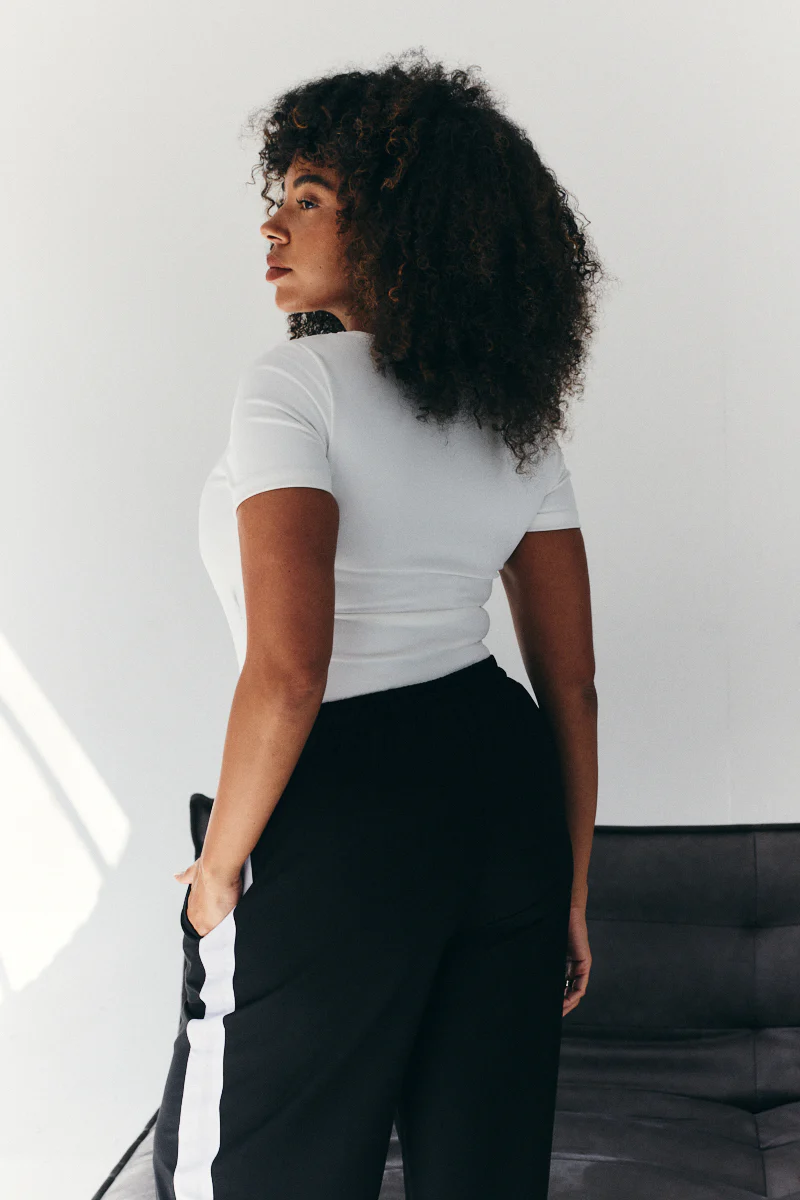 Built In Bra Sculpt & Control Short Sleeve Bodysuit - Image 4