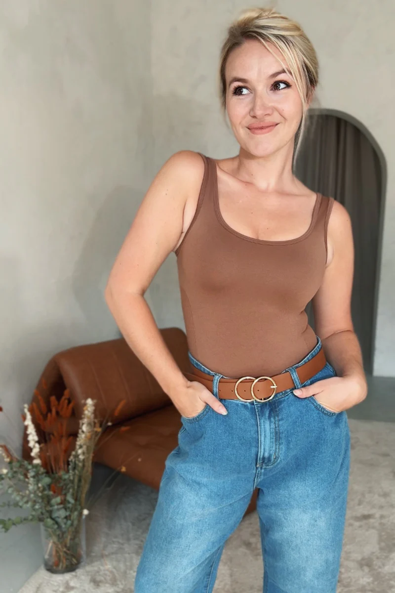 Seamless Scoop Neck Snatched Shapewear Top - Image 12