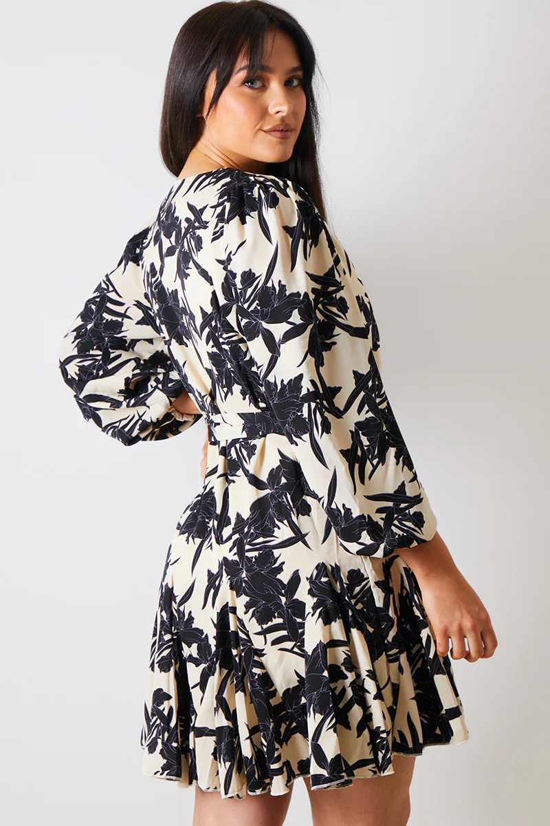 V Neck Balloon Sleeve Godet Mini Dress - Image 4
