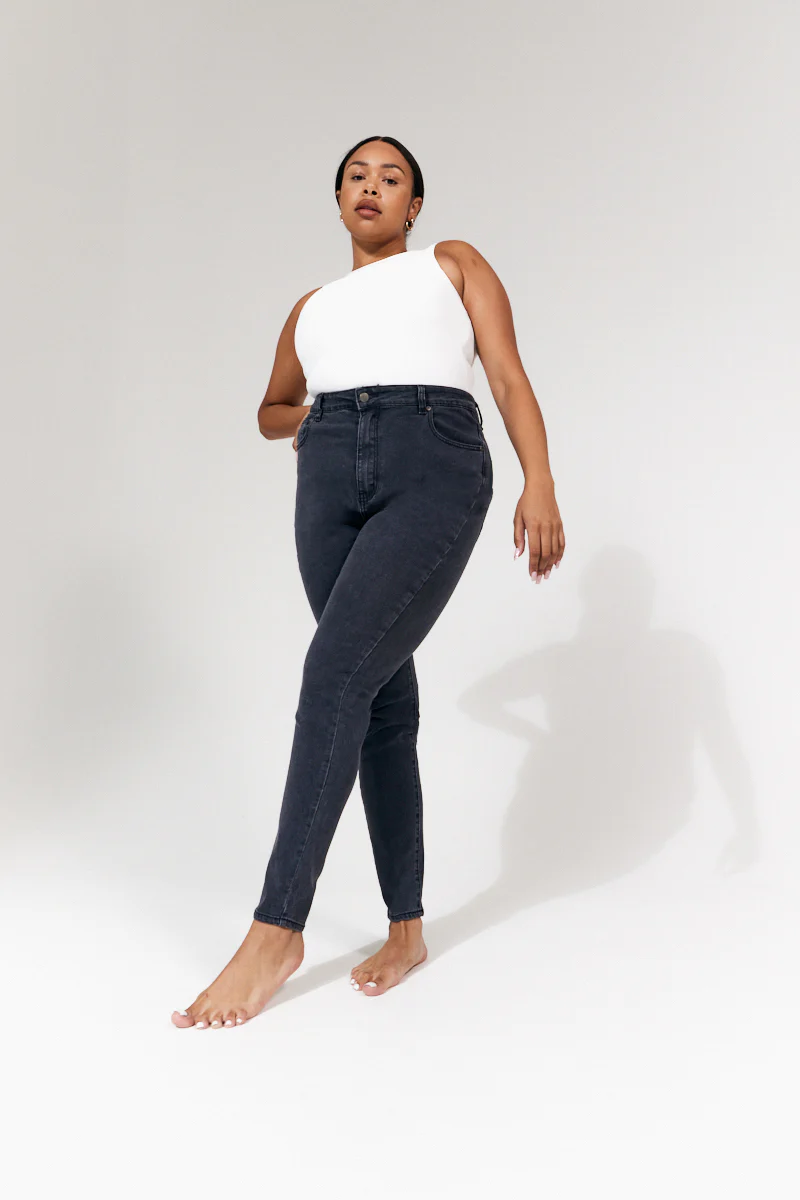 Isobelle Skinny Jean in Black - Image 5